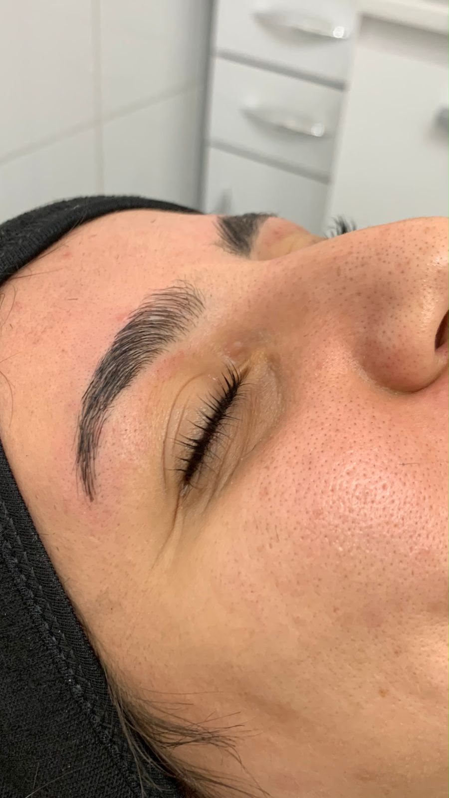 Desing de sobrancelha no Centro de Içara | Clinica Estética Athena
